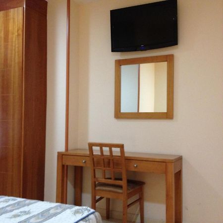 Hostal Aeropuerto Madryt Zewnętrze zdjęcie